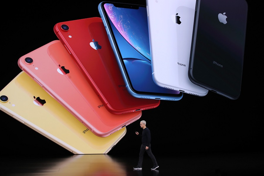 Глава Apple Тим Кук представляет iPhone 11