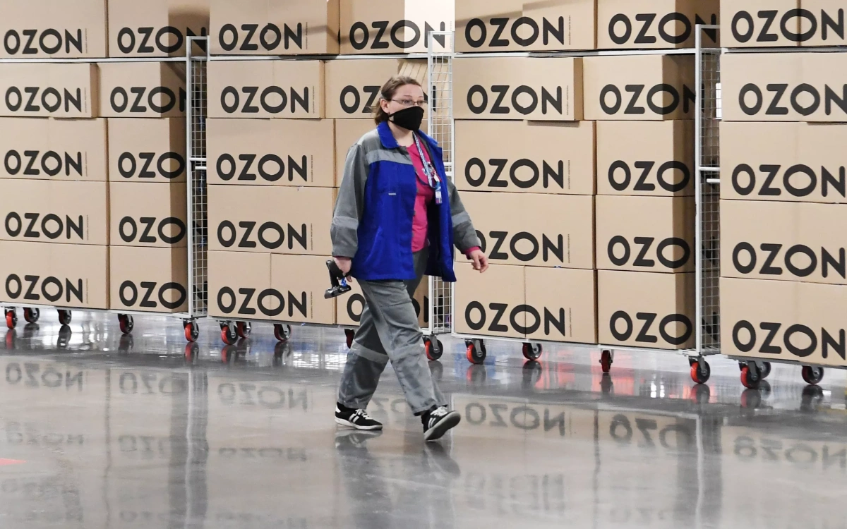 АДР Ozon перешли от роста к падению на фоне новостей о пожаре на складе