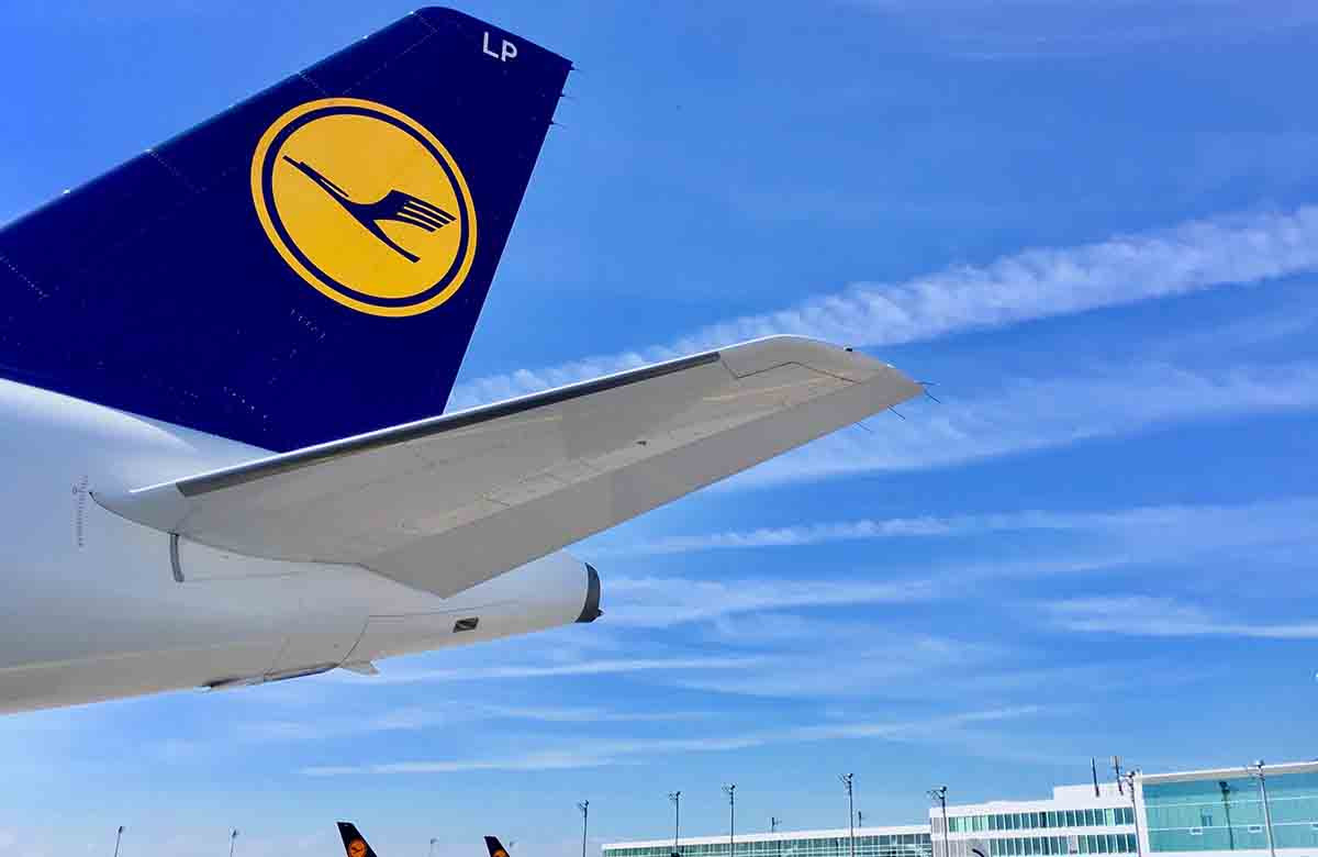 Немецкая Lufthansa отменила более 3 тыс. рейсов из-за нехватки персонала