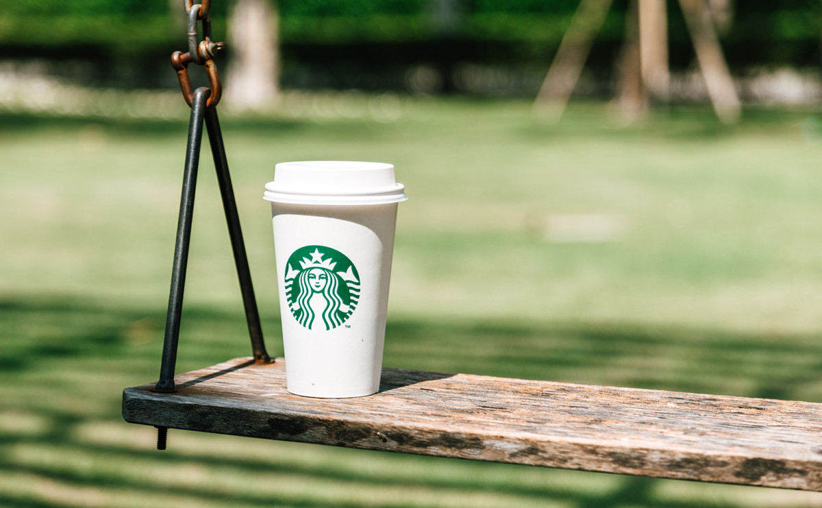 Brookfield и CVC могут приобрести долю во франшизе Starbucks