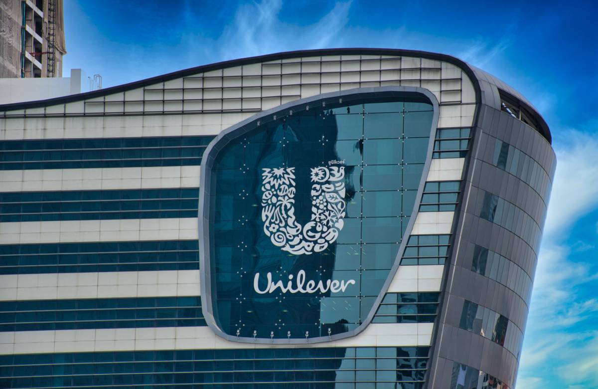 Акции Unilever упали на 6%. Компания может сократить портфель брендов