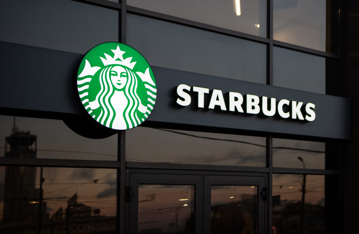 Новый глава Starbucks заявил об окончании эпохи «ложных обещаний»