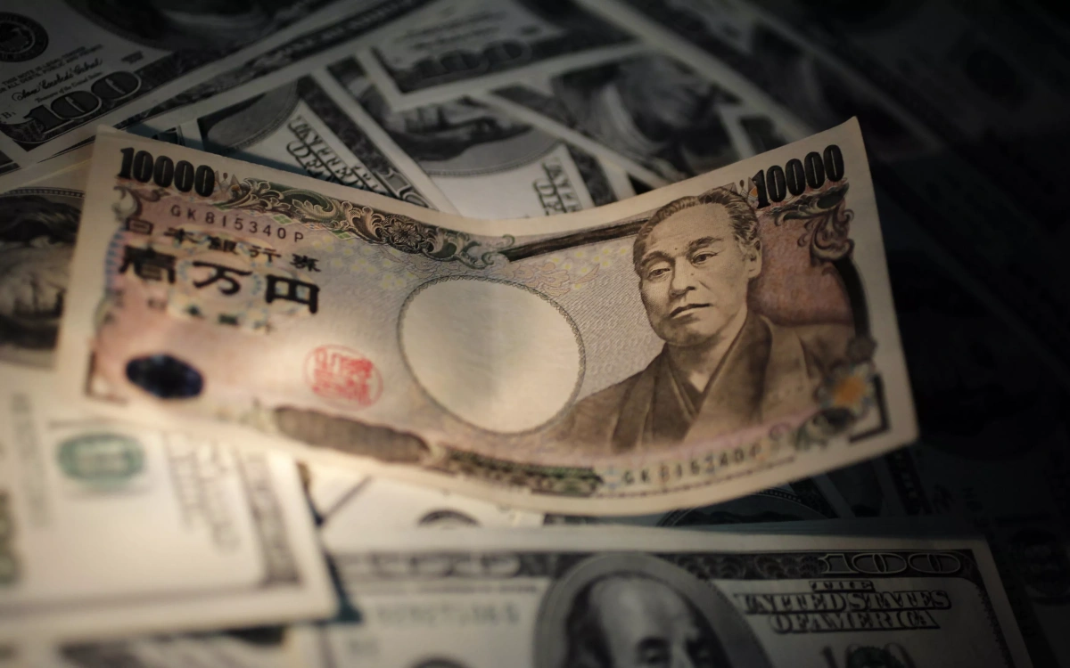 Курс японской иены вырос до двухнедельного максимума