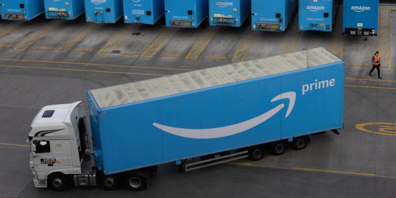 Amazon откажется от запрета на наличие телефонов у работников складов