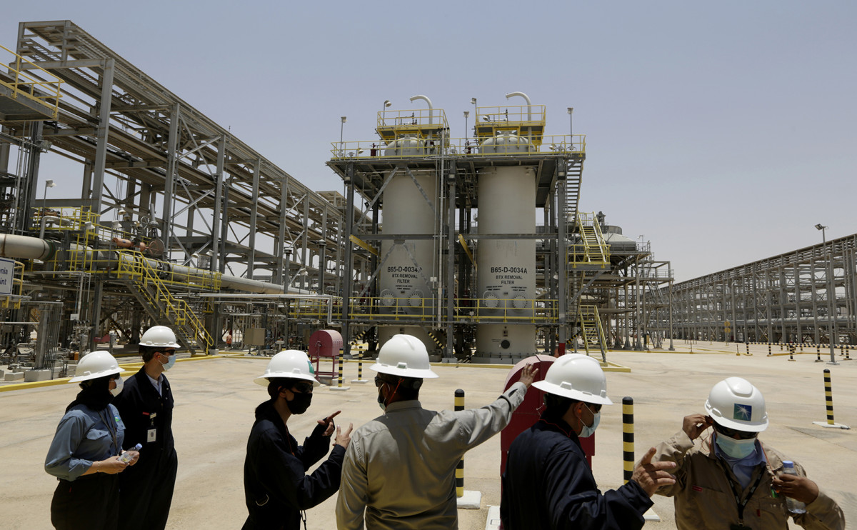 Акции Aramco установили рекорд на фоне восстановления спроса на нефть