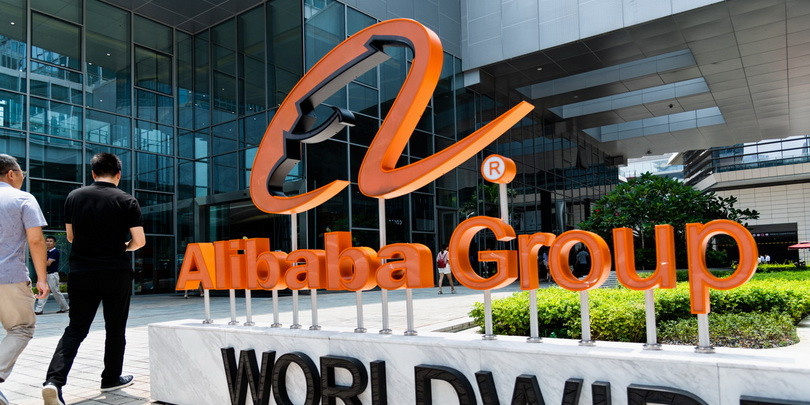 Alibaba решила удержать персонал ростом зарплат на фоне давления властей