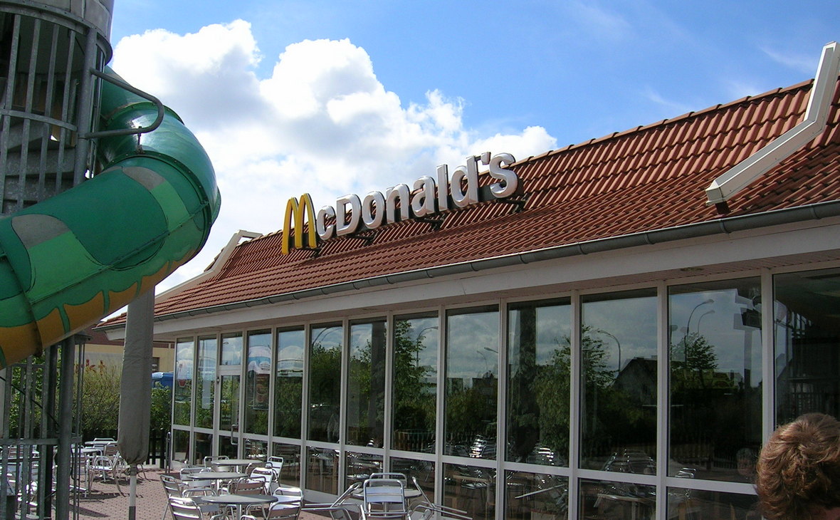 Директора McDonald's уволили за роман с подчиненной. Акции подешевели