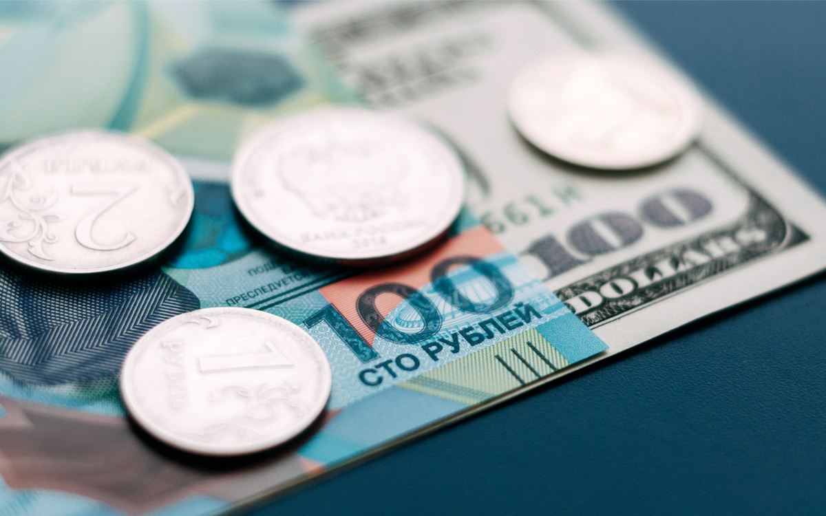 Эксперт SberCIB предсказал укрепление доллара до ₽73 до конца года