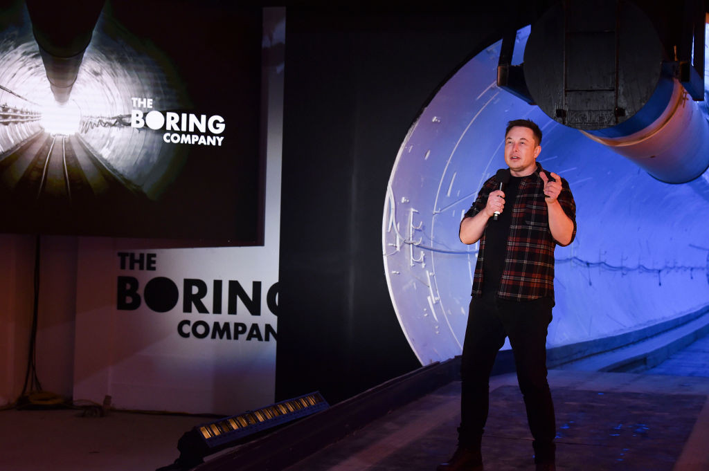 Илон Маск на мероприятии, посвященном открытию тестового туннеля Boring Company в Калифорнии 18 декабря 2018 года