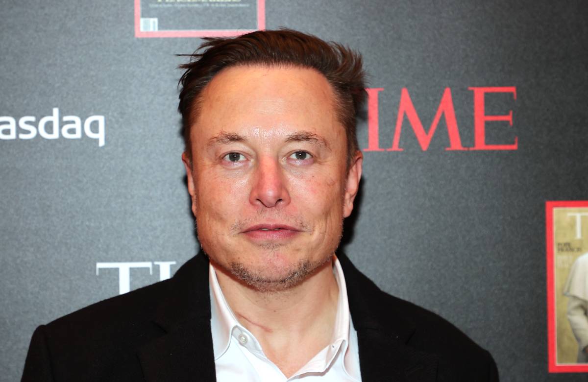 Илон Маск снова продал акции Tesla на сумму $928,6 млн
