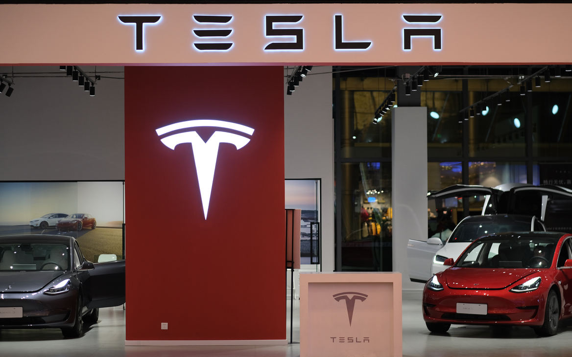 Китай ограничит использование электрокаров Tesla военными и госслужащими