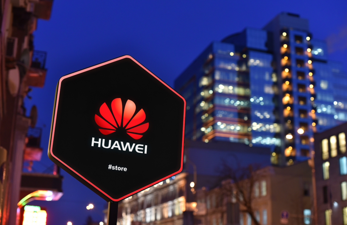 Huawei начала закрывать магазины в России