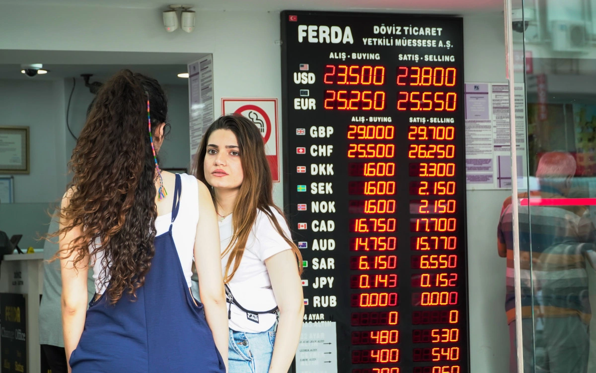 Курс доллара впервые в истории превысил 25 турецких лир
