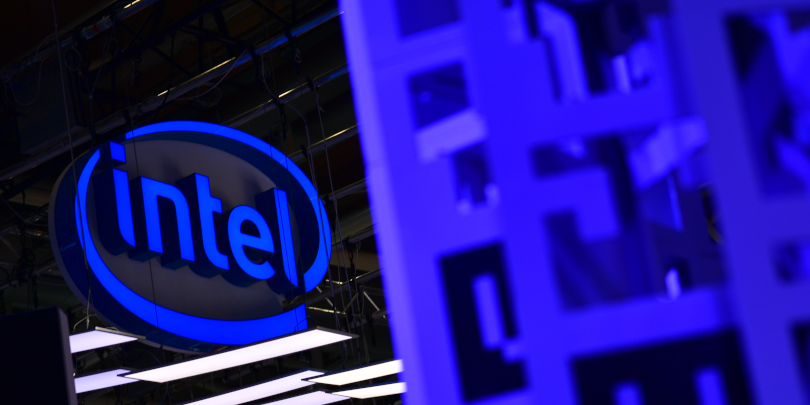 Акции Intel рухнули на 11% из-за снижения квартальной выручки и прибыли