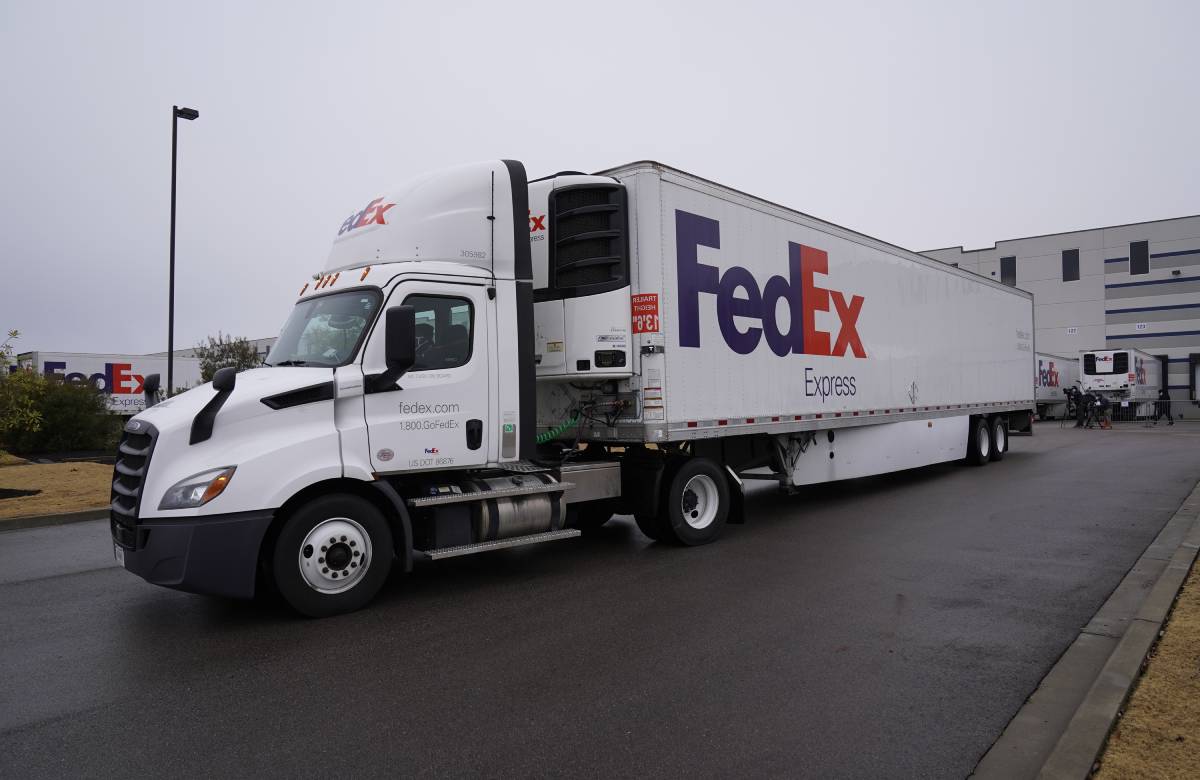 FedEx запустит доставку на беспилотных грузовиках Aurora Innovation