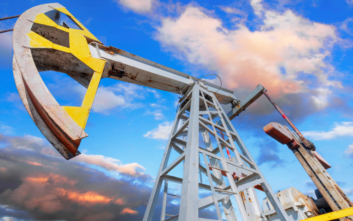 Цена нефти Brent впервые за две недели опустилась ниже $70