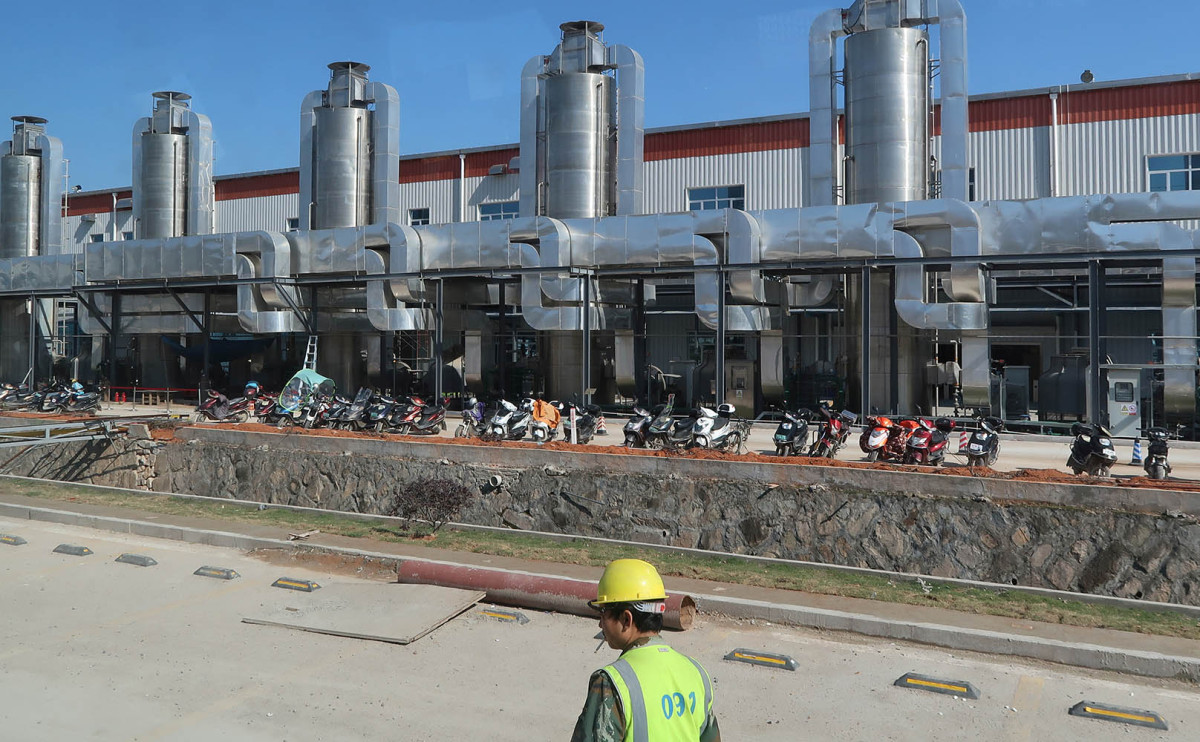 Китайская CATL изолирует рабочих на главном заводе из-за COVID-19