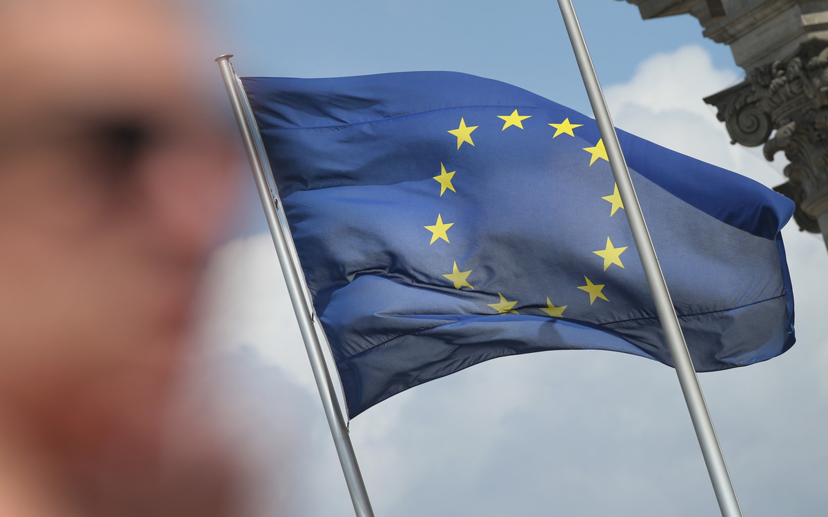 Акции ЕС достигли рекордов на фоне сделок по слиянию и отчетностей