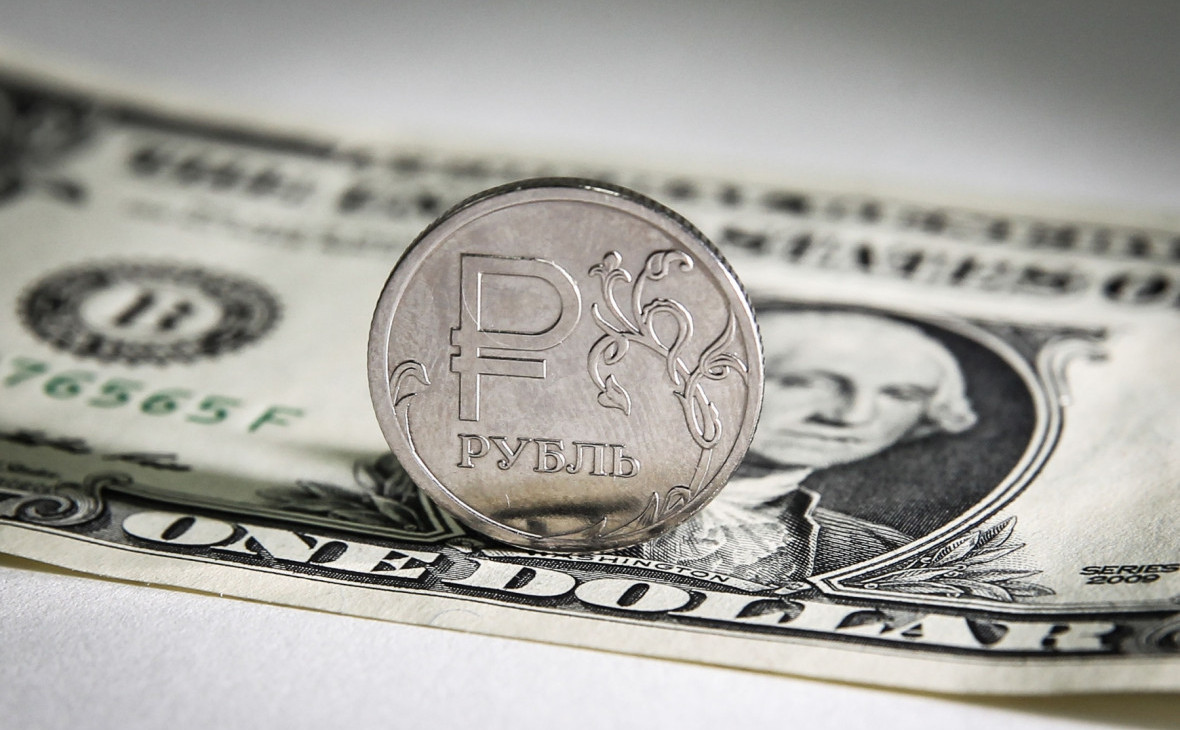 Рубль потерял статус лидера роста среди валют развивающихся стран