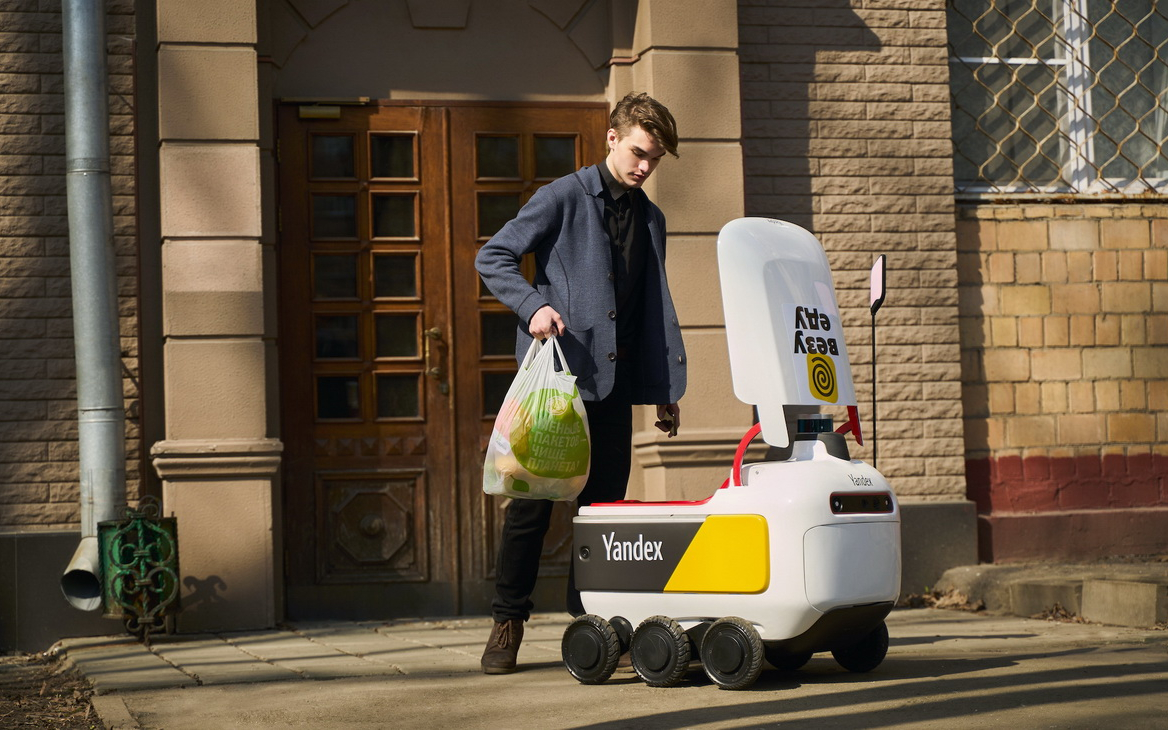 «Яндекс» начал доставлять из магазинов заказы роботами-курьерами