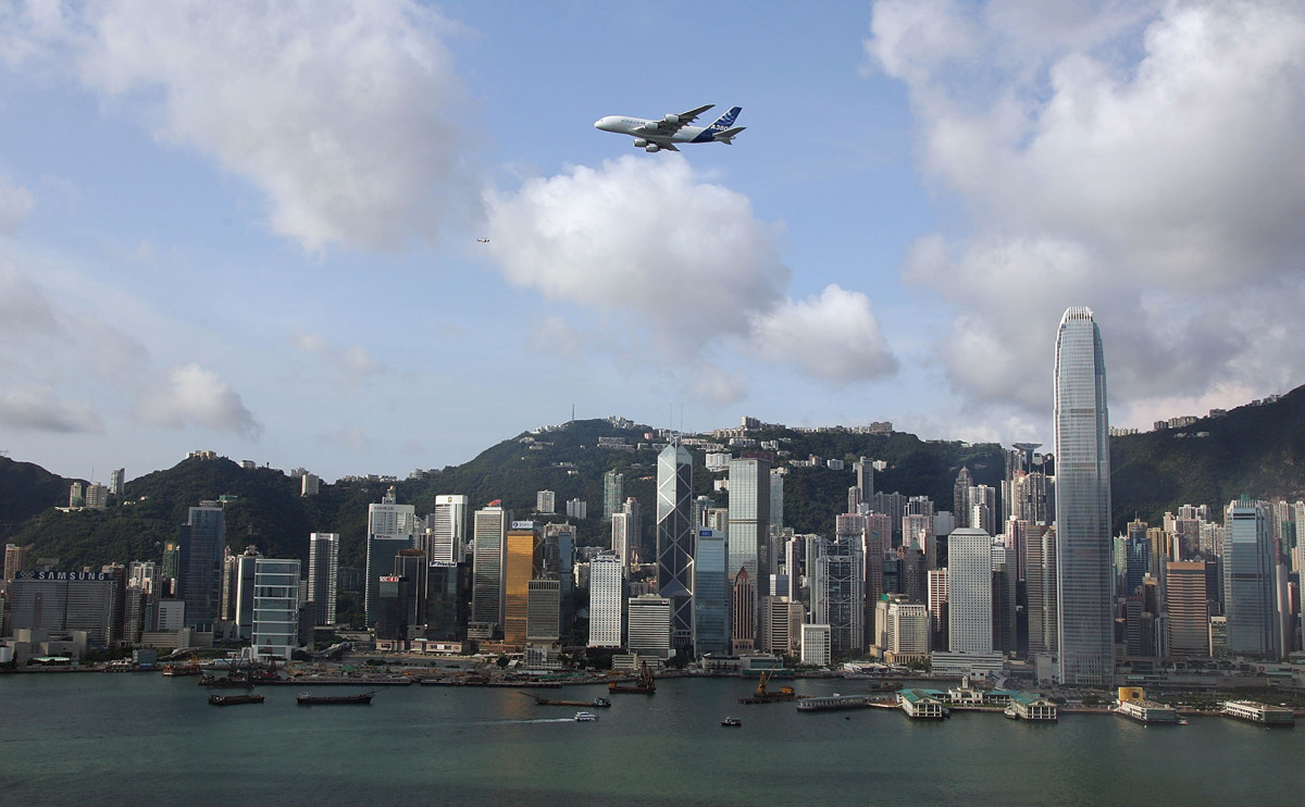 Гонконг допускает массовый переход компаний на двойной первичный листинг