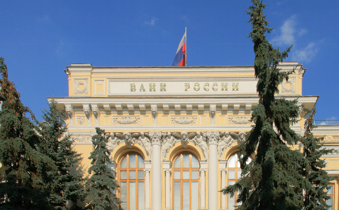Банк России понизил ключевую ставку. Как это повлияет на курс рубля?