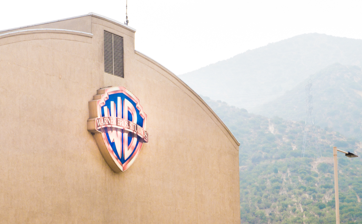 WarnerMedia выложит новые фильмы на HBO Max. Акции кинотеатров обрушились