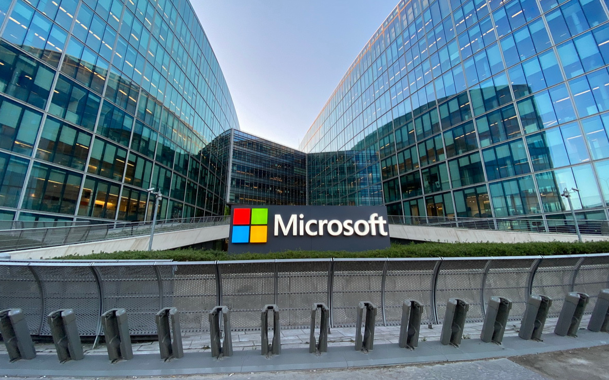 Акции Microsoft упали на 2% на фоне крупнейшего за три года роста выручки