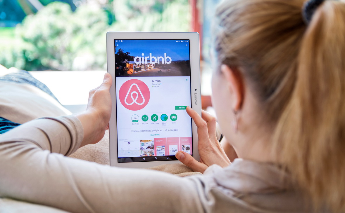 Airbnb проведет дробление акций перед IPO. Одну бумагу разделят на две