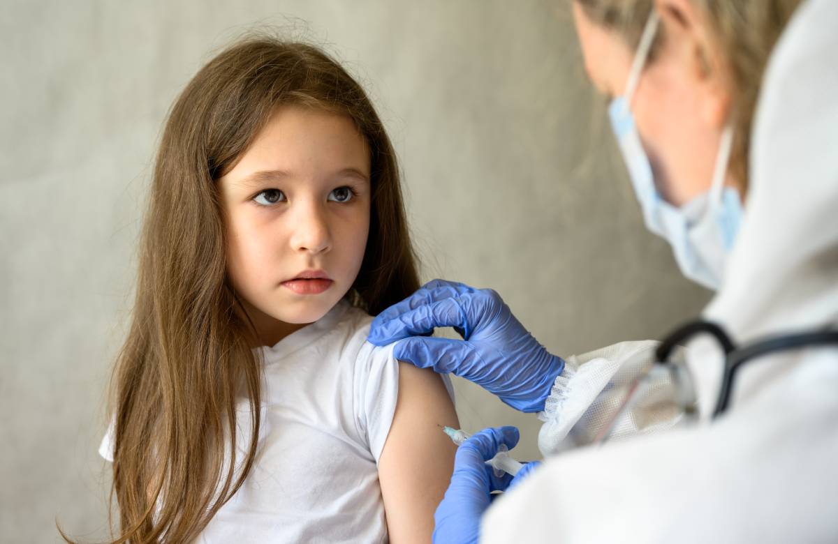 Pfizer направила FDA заявку на одобрение вакцины для детей до пяти лет