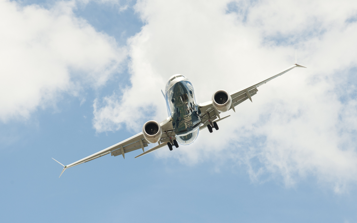 Boeing 737 MAX совершил первый коммерческий рейс после долгого запрета