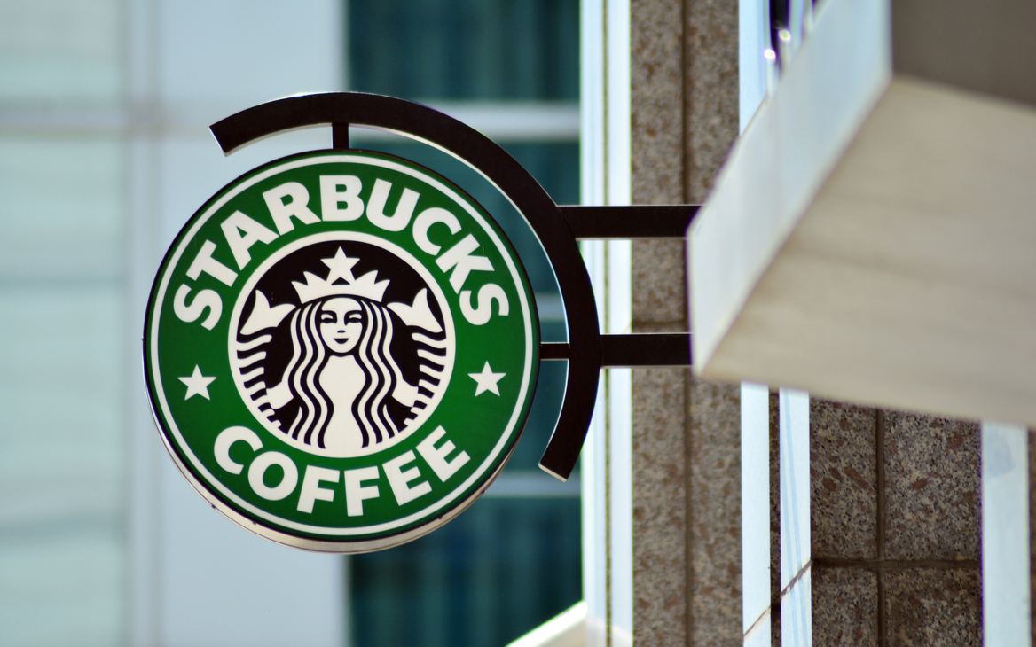 Акции Starbucks потеряли более 3% после снижения прогнозов продаж в Китае