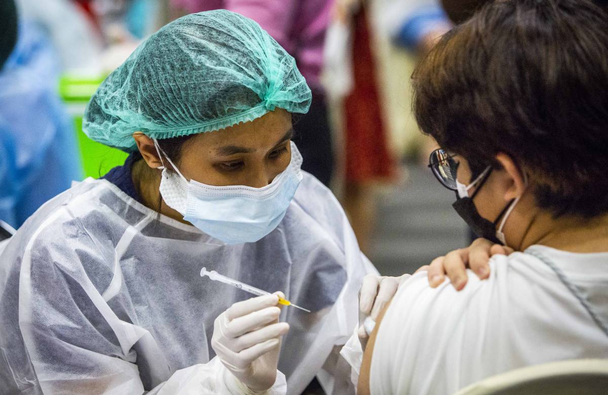 Япония закупит 150 млн доз вакцины Novavax от COVID-19