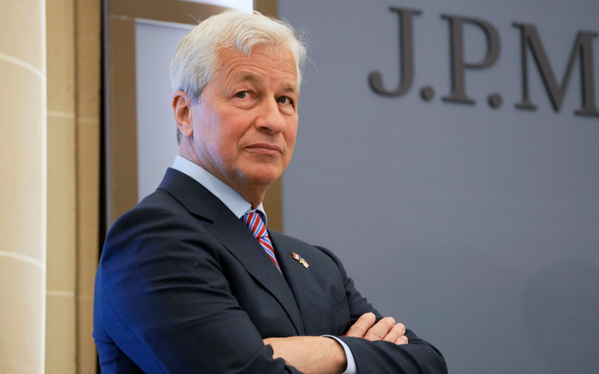 Глава JPMorgan призвал инвесторов готовиться к «экономическому урагану»