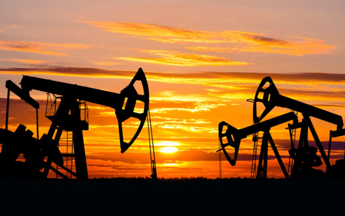 Цена нефти Brent опустилась ниже $81 впервые с 15 февраля