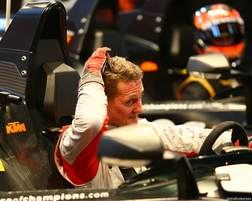 Шумахер проснулся. Михаэль Шумахер авария 2013. Михаэль Шумахер фото. Михаэль Шумахер травма.