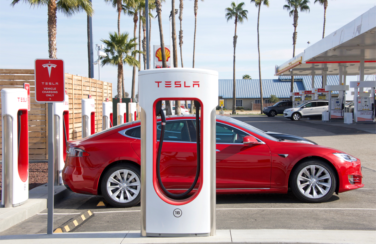 Tesla откроет зарядку Supercharger для других производителей