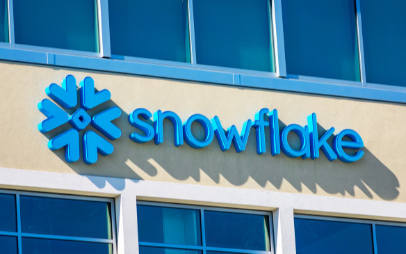 Акции Snowflake взлетели на 15% после отчета об удвоении выручки