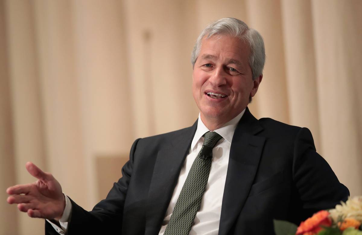 Глава JPMorgan принес извинения за шутку в сторону компартии Китая