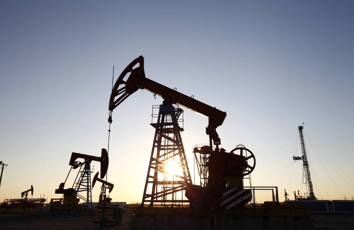 Франция ведет переговоры с ОАЭ о замене поставок российской нефти