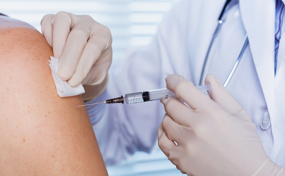 Novavax заявила об эффективности своей вакцины против омикрон-штамма
