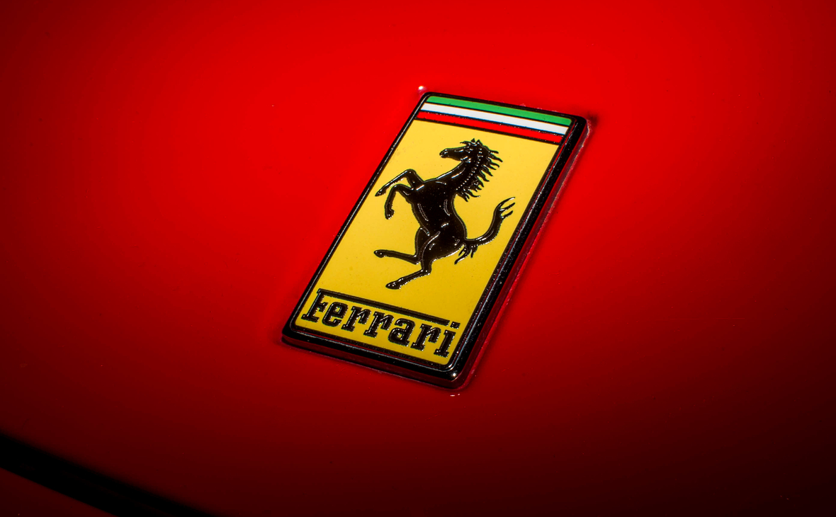 Акции Ferrari подешевели после отставки главы компании Луи Камиллери