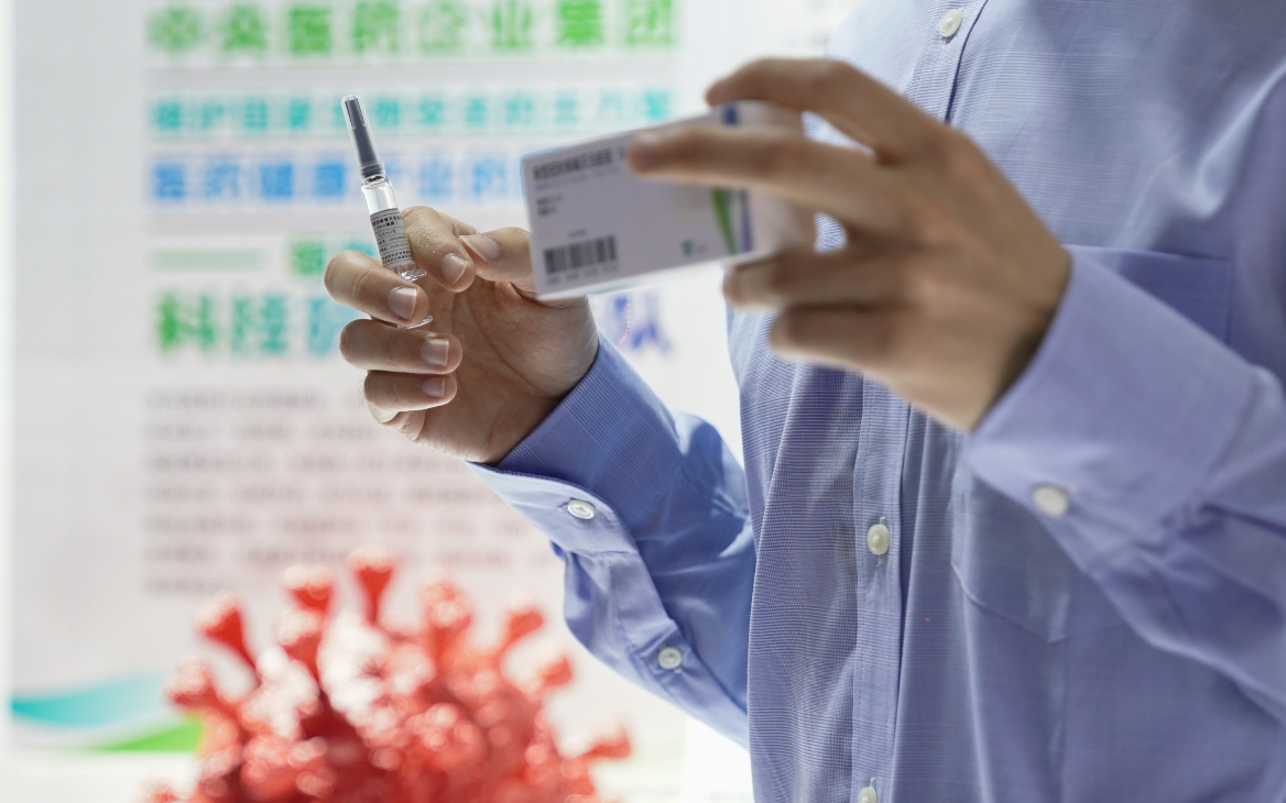 Акции Sinopharm выросли на бирже Гонконга. В КНР одобрили ее вакцину
