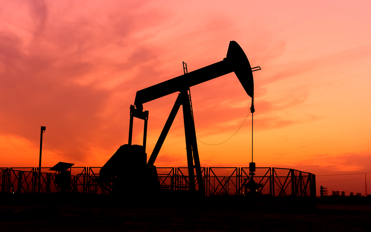 Цена нефти Brent превысила $124 за баррель впервые с марта