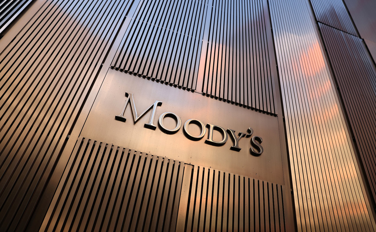 Moody's намеревается отозвать кредитные рейтинги российских компаний
