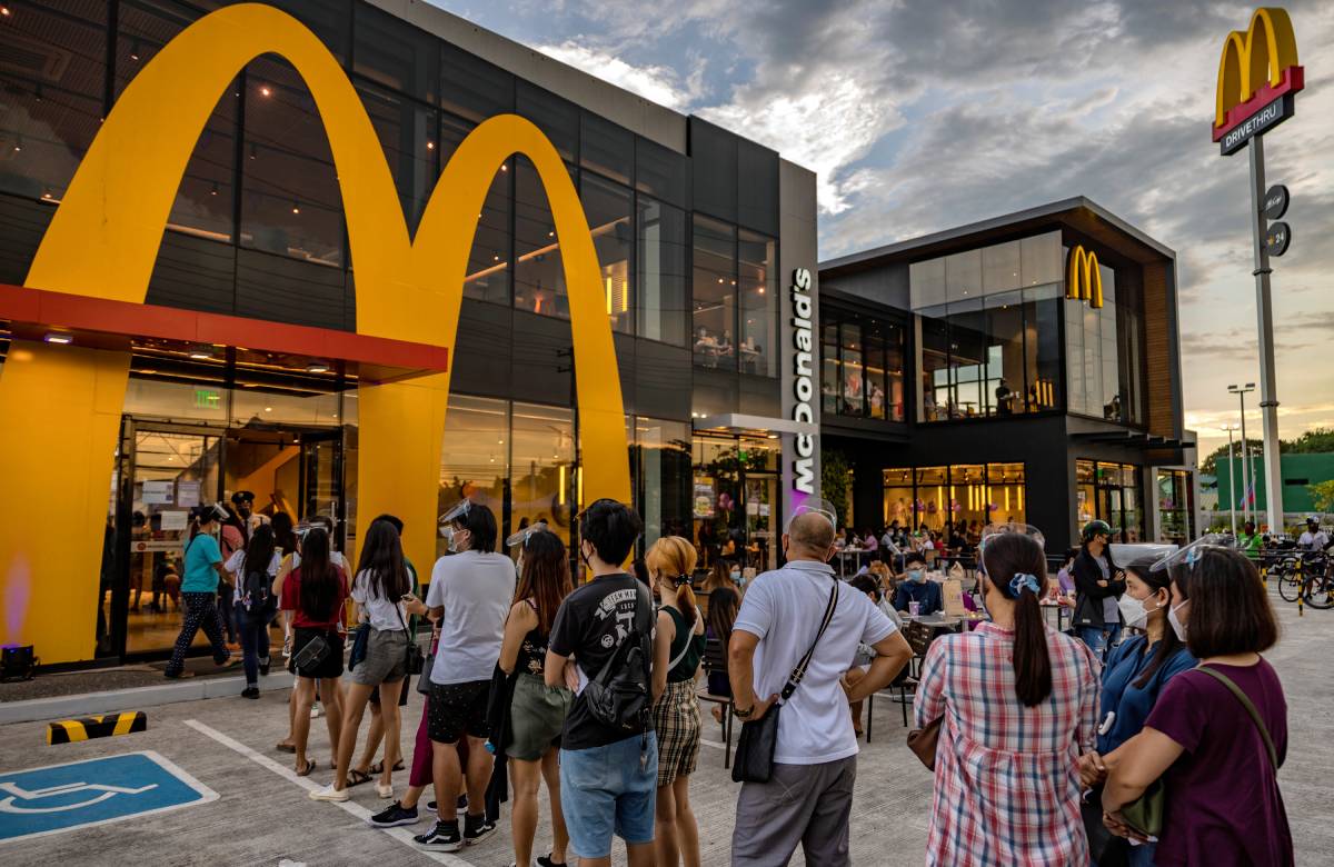 McDonald's повышает цены на фоне инфляции и роста зарплат работников