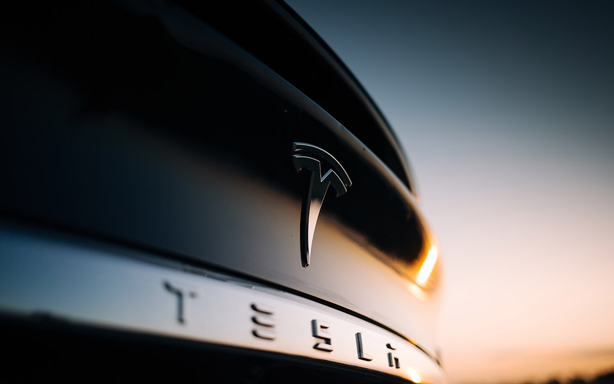Акции Tesla пережили худший месяц с марта 2020 года