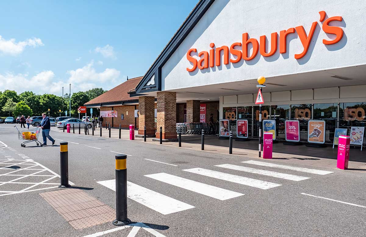 Акции Sainsbury выросли на 15% на фоне слухов об инвестициях от Apollo