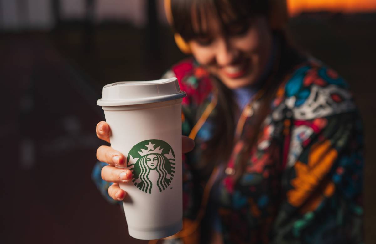 Starbucks приостановит свою деятельность в России
