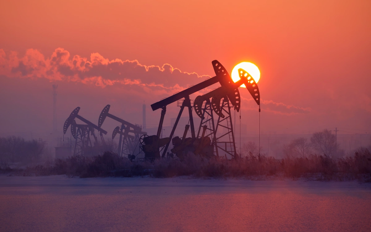Цена нефти Brent впервые с 5 мая упала ниже $73 за баррель